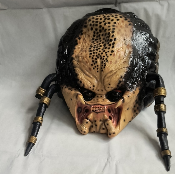 RARE 2004 Alien vs Predator Requiem Predator Deluxe Mask Cosplay Halloween - Picture 1 of 6